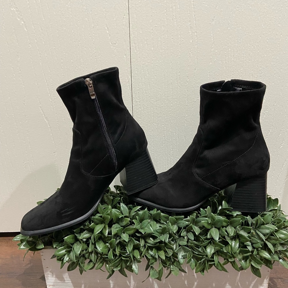 Marc Fisher Rodana Black Suede Block Heeled Ankle Boots Size 7.5
